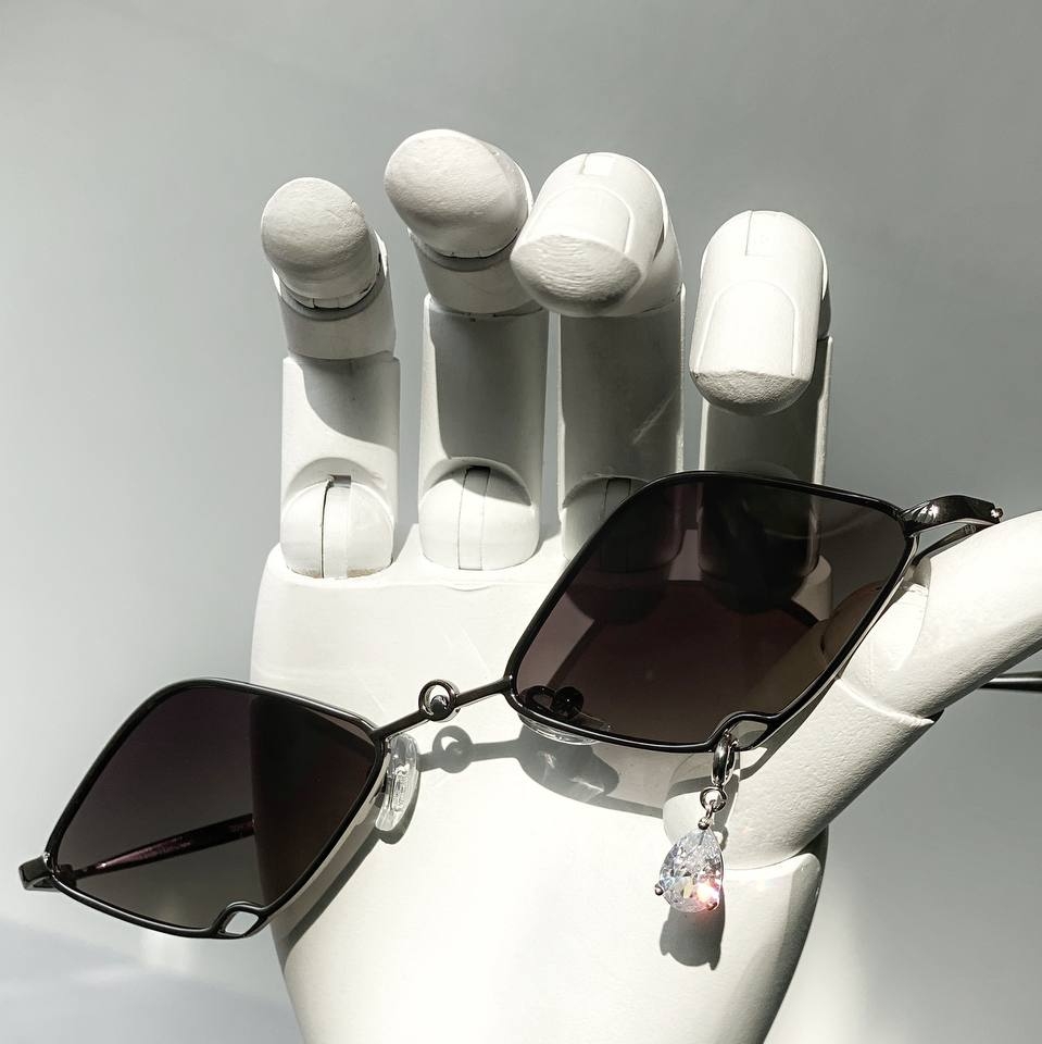 Очки со слезой формы ромб