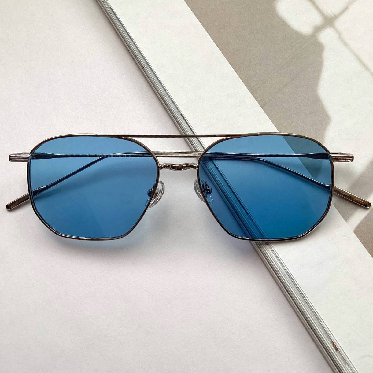 Очки с синими линзами