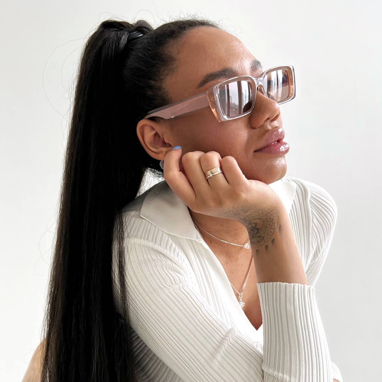 бежевые вытянутые очки 2022