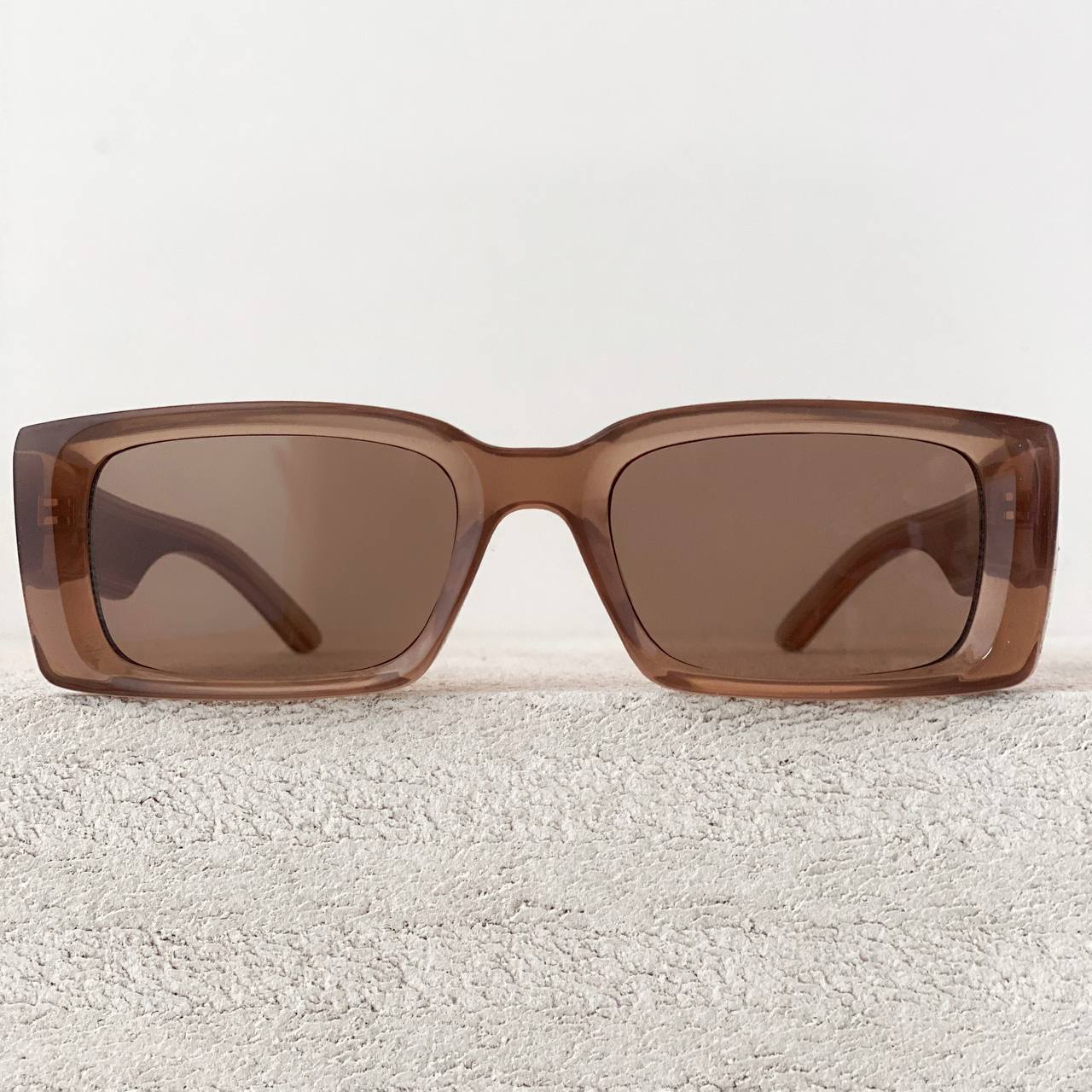 Бежевые прямоугольные очки