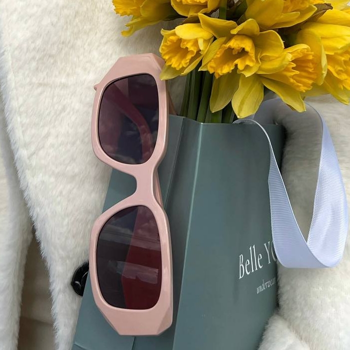 Светлые солнцезащитные очки