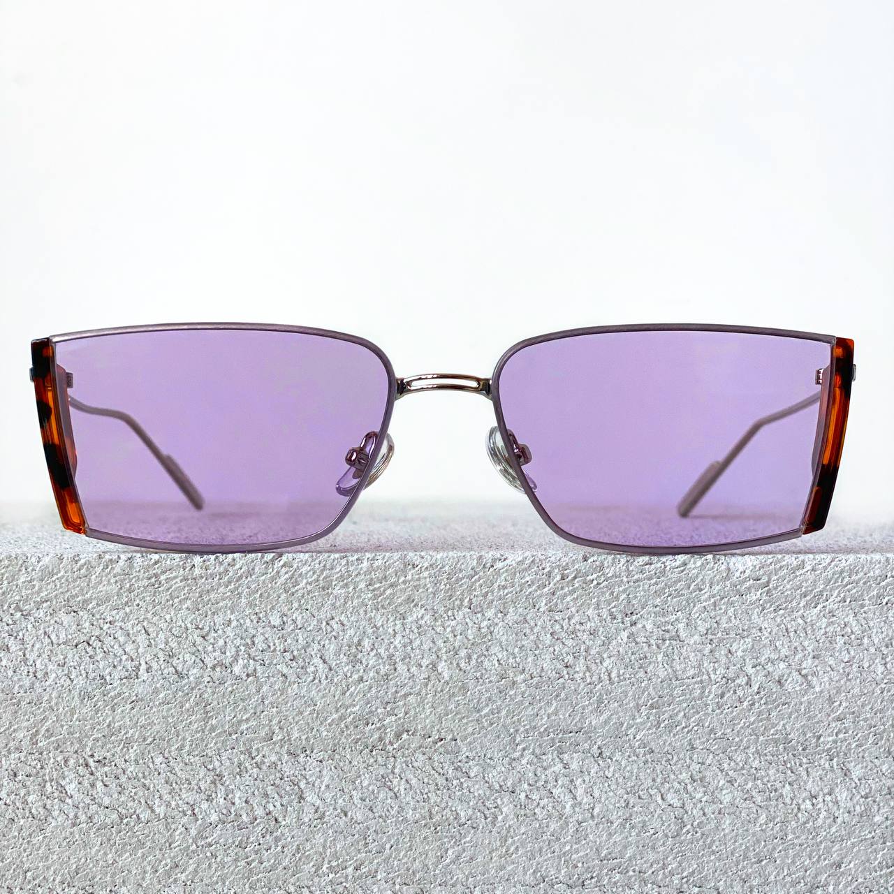 Фиолетовые солнцезащитные очки