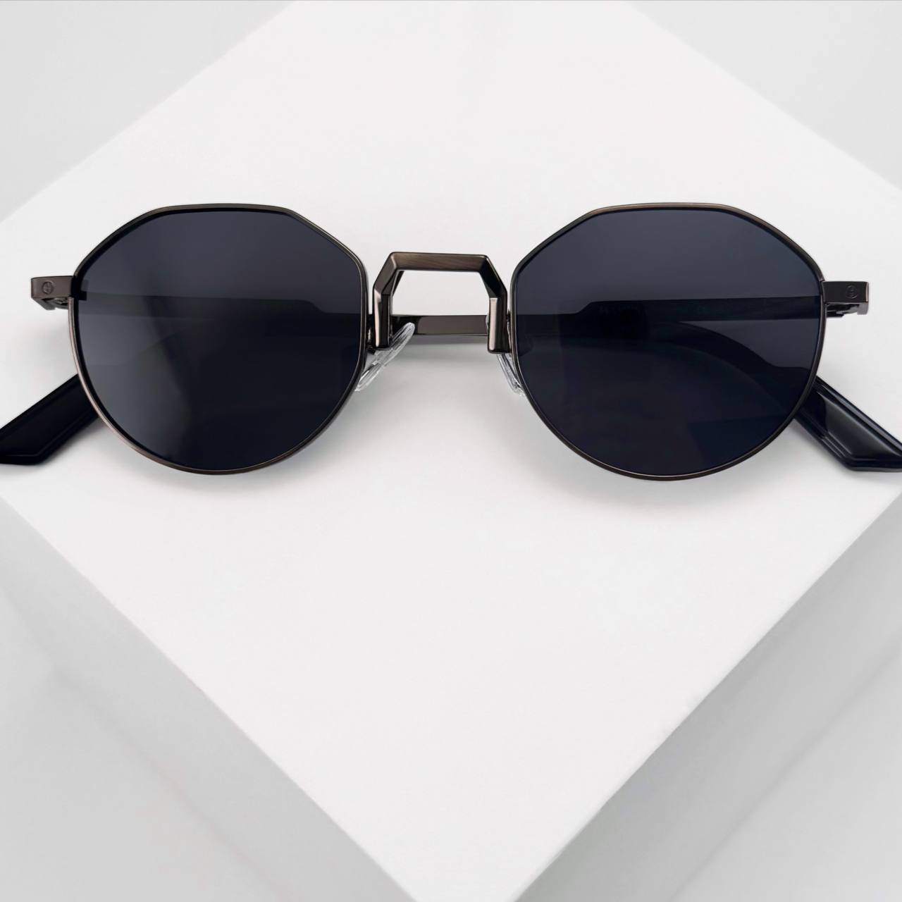 Очки солнцезащитные круглые 2025