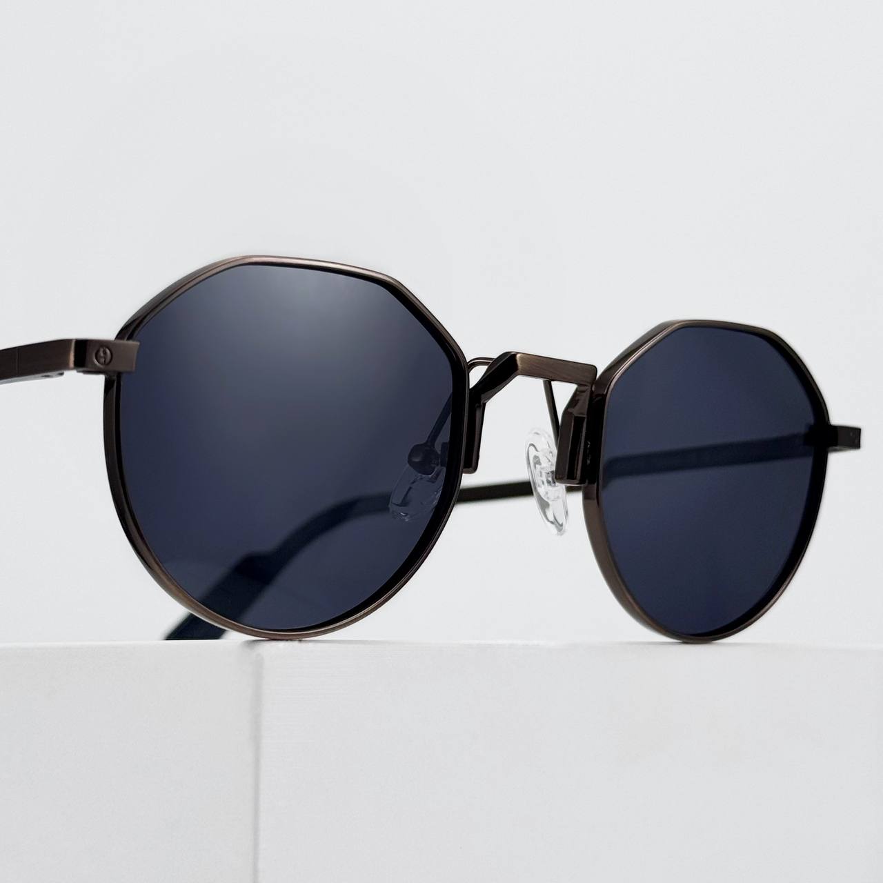Очки солнцезащитные круглые 2025