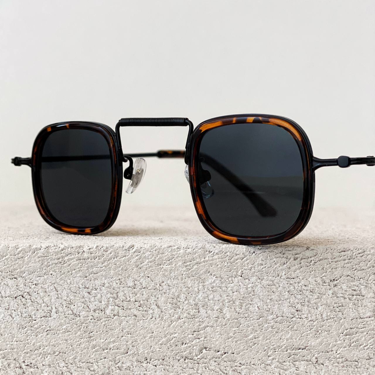 Солнечные очки необычной формы