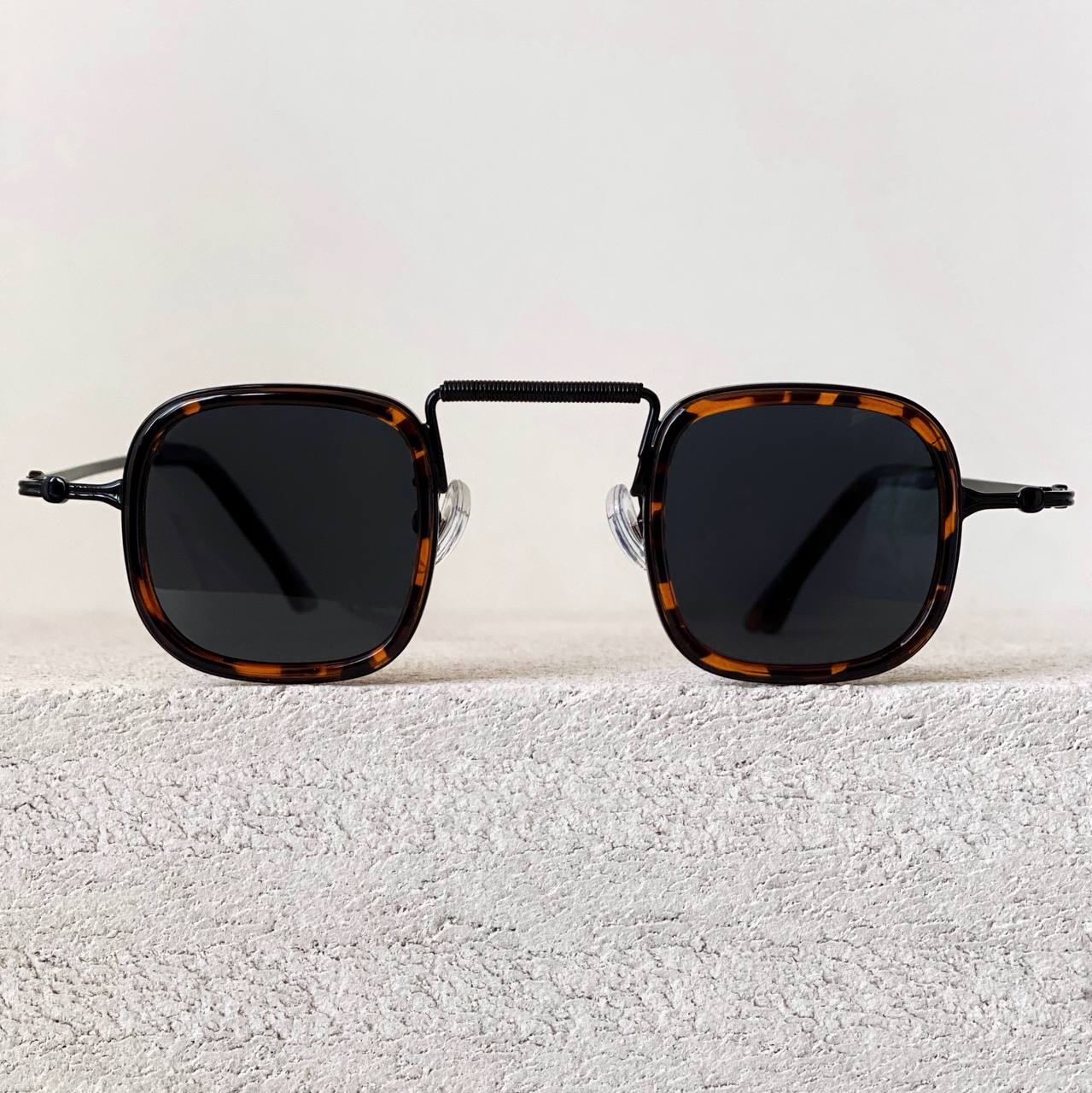 Солнцезащитные очки необычной формы