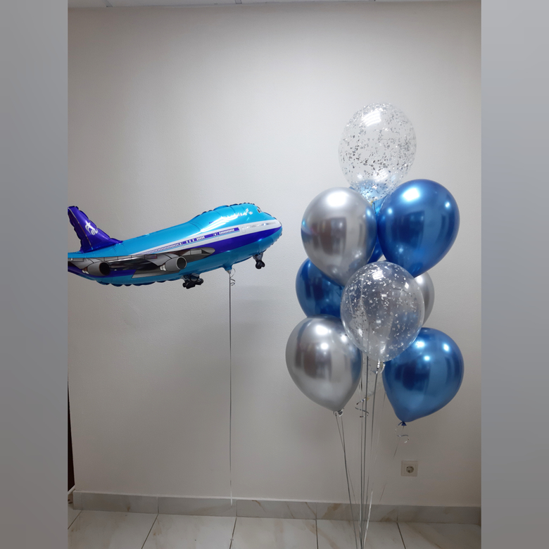 Набор из самолета и шаров голубых