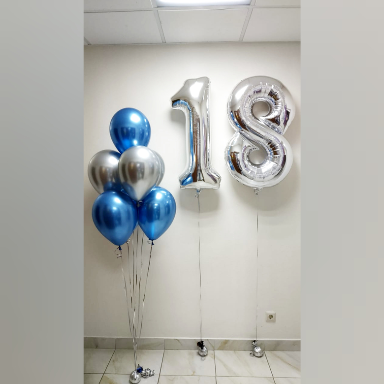 Цифры и букет из хром шаров