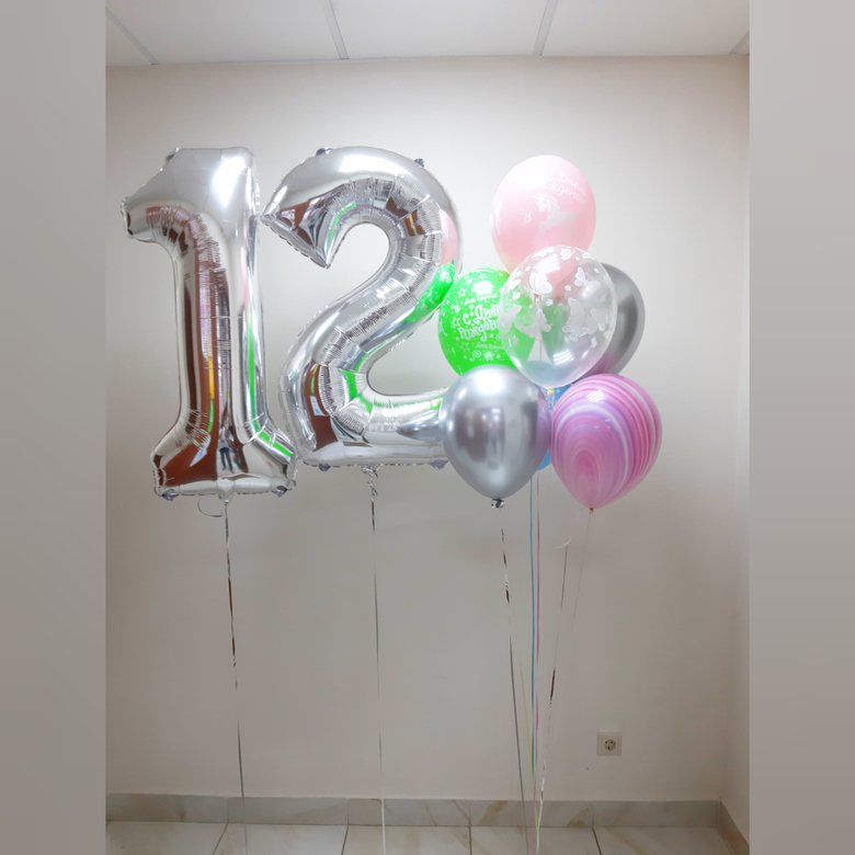 Цифры 12 и 7 шаров на грузе