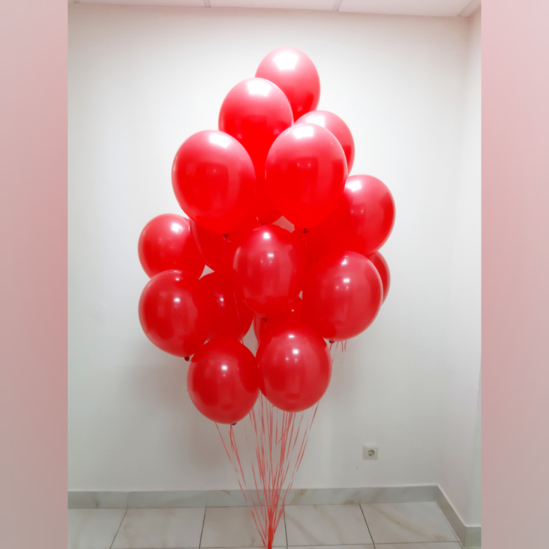 25 шаров на потолок красные