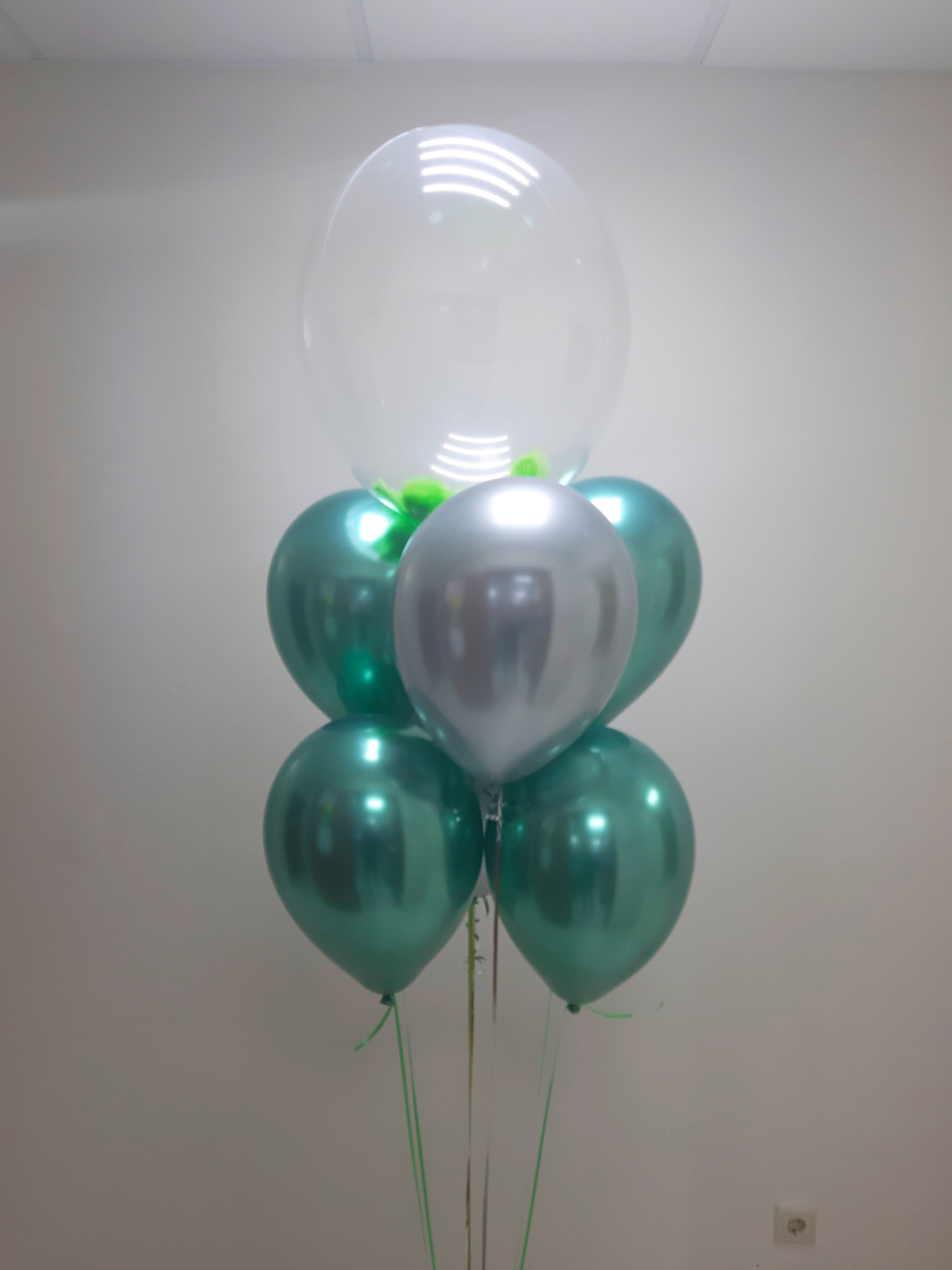 Шар с перьями и 6 хром шаров