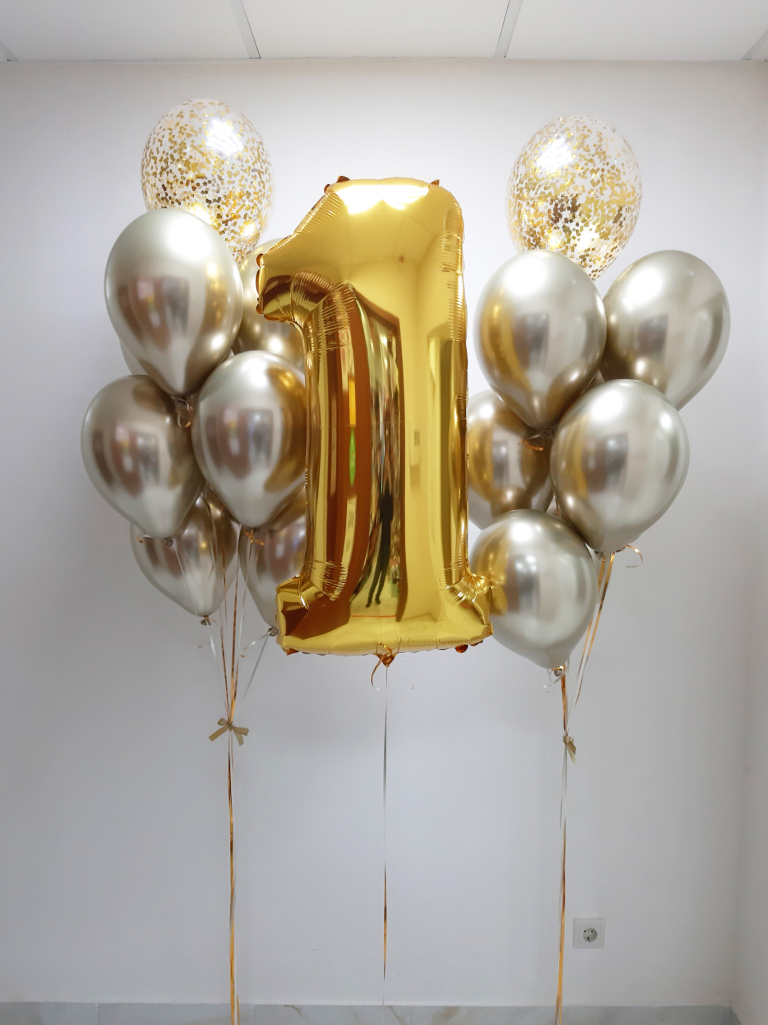 Цифра и 2 букета из хром шаров