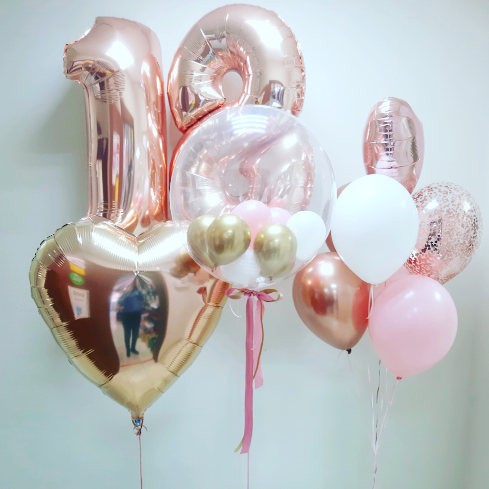 Цифры, сердце, букет и шар с шариками