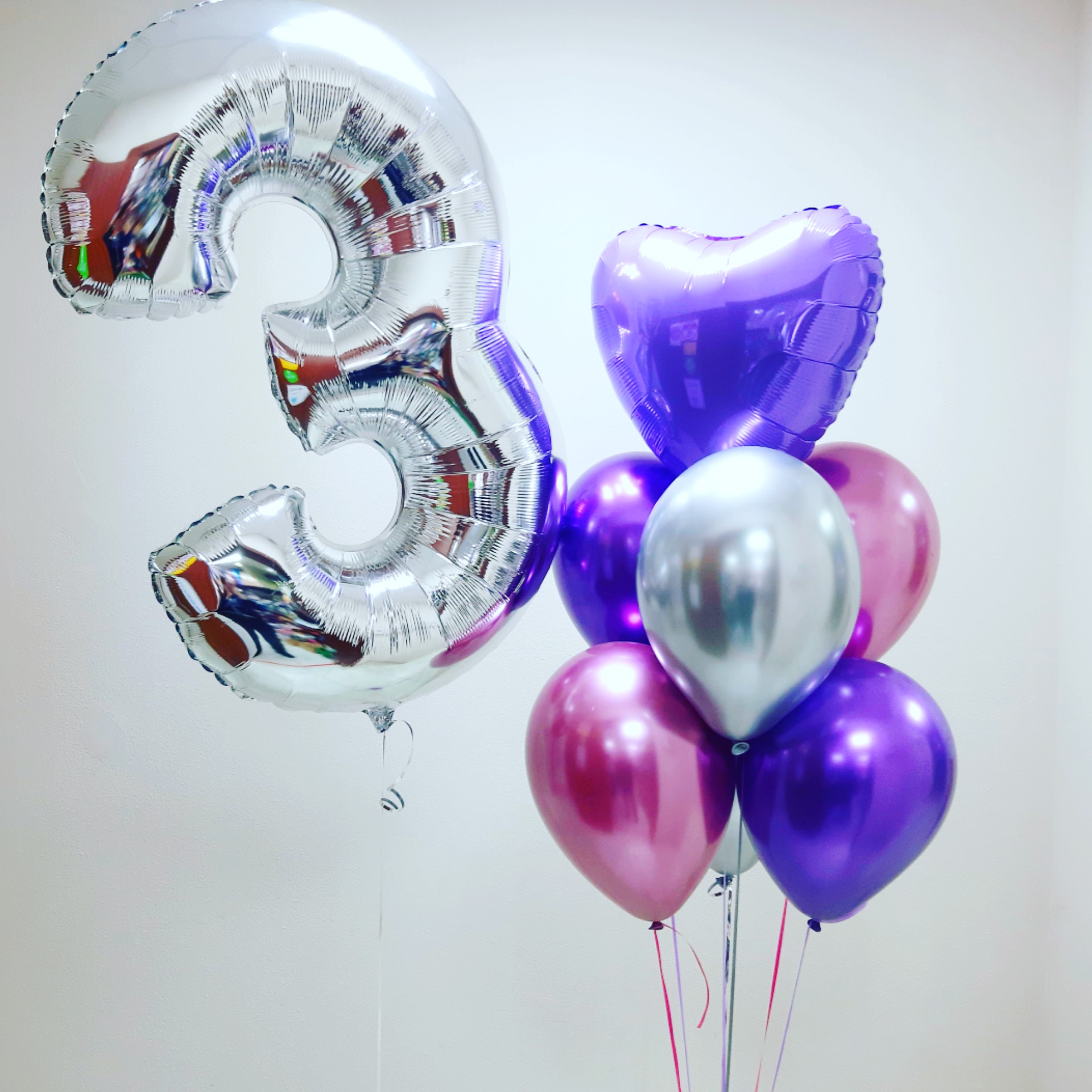 Цифра и букет с хром шарами