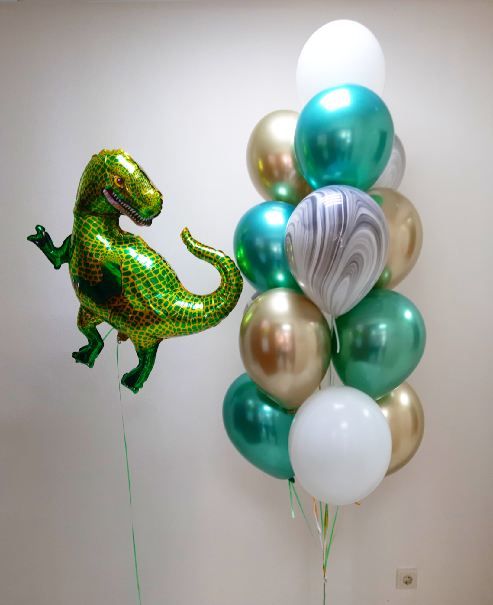 Динозавр  зеленый и хром шары