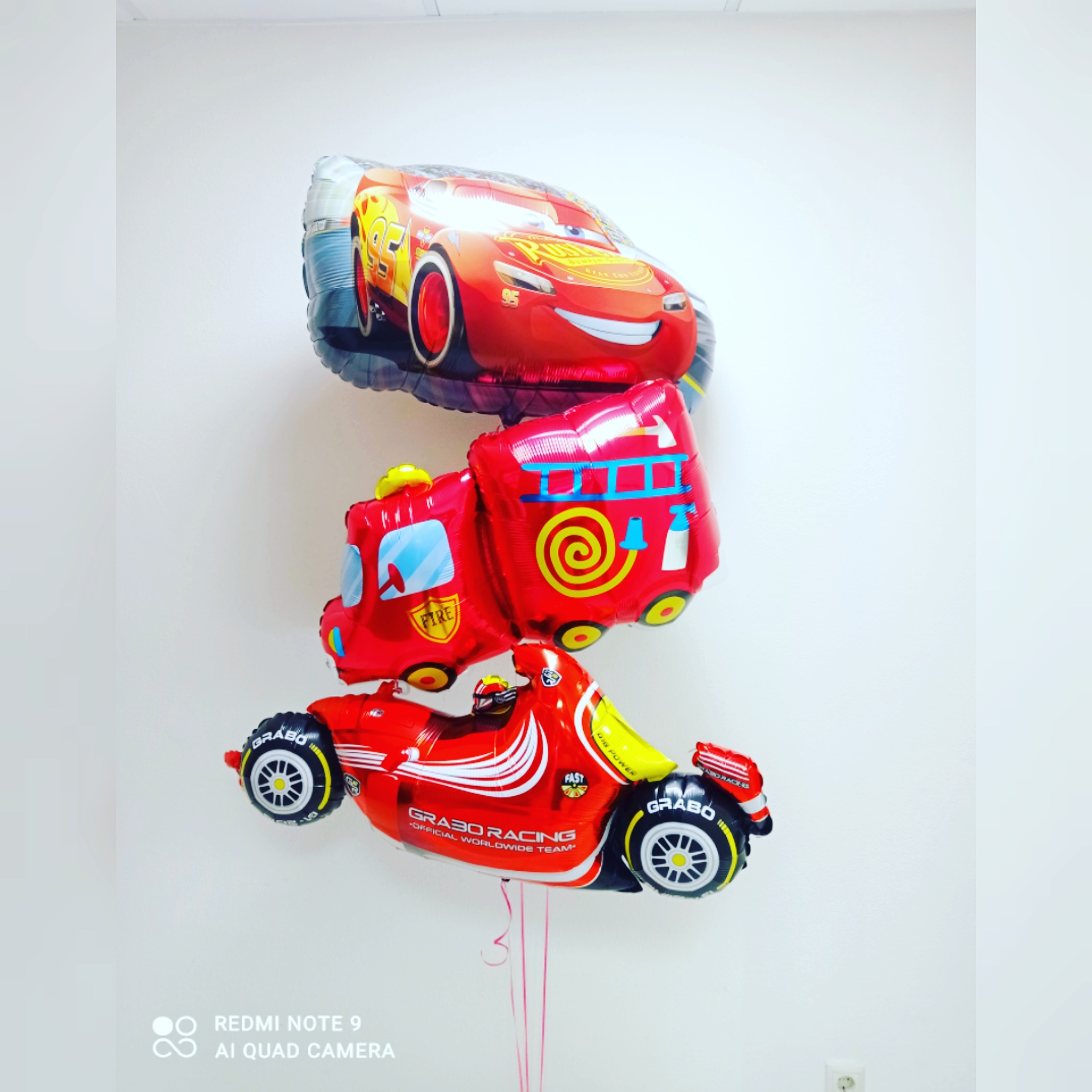 Три красные большие машины