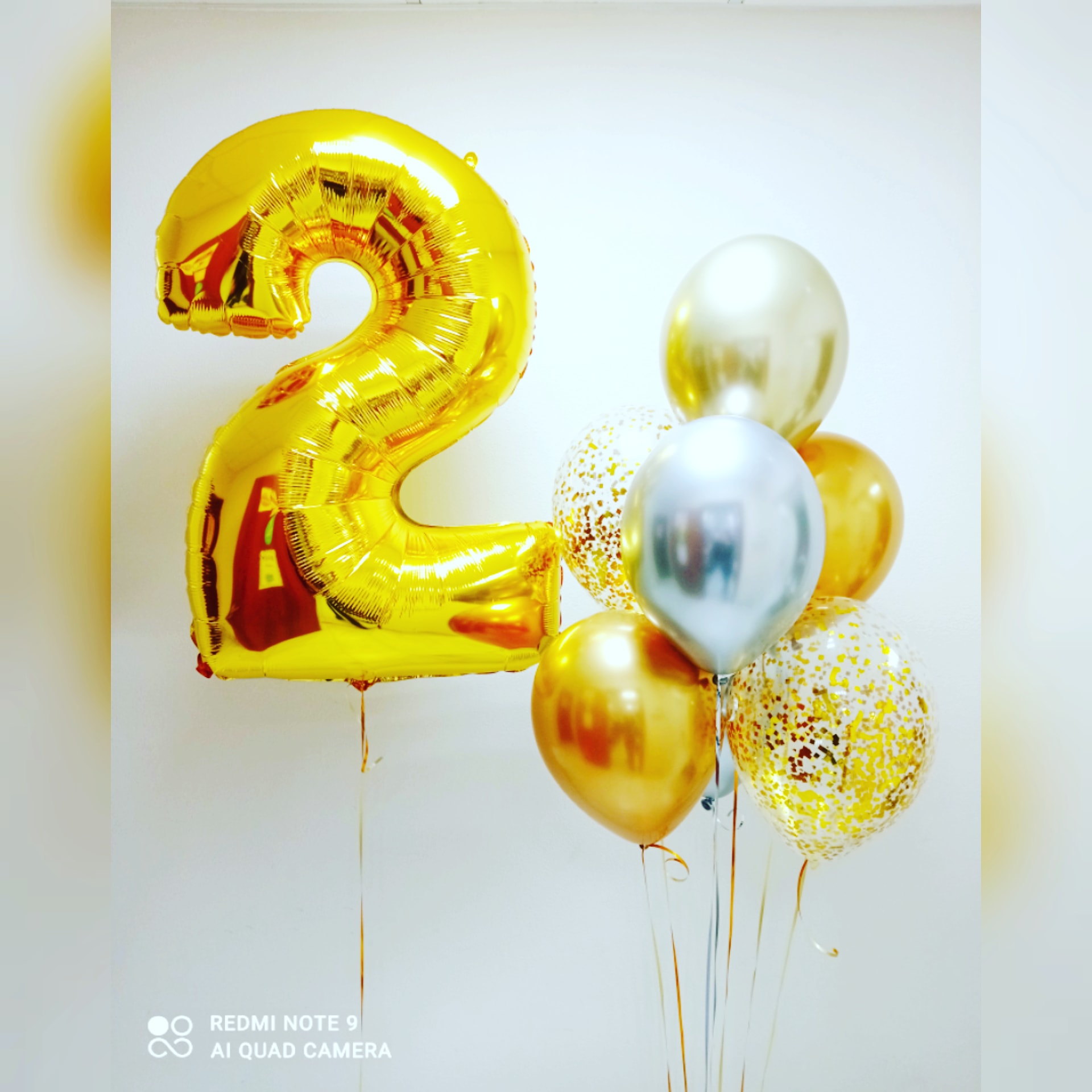 Цифра 2 и букет шаров
