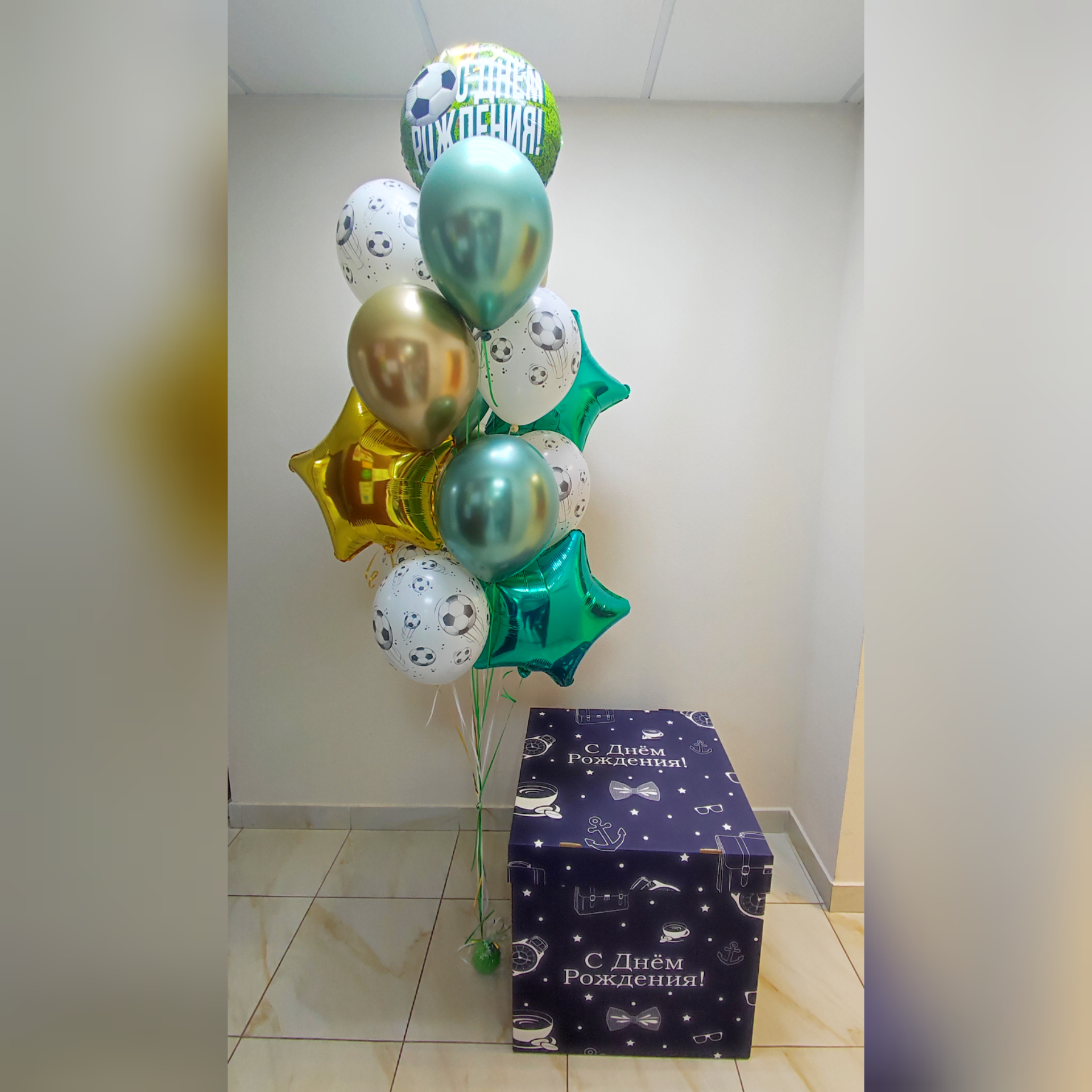 Коробка сюрприз и букет Футбол