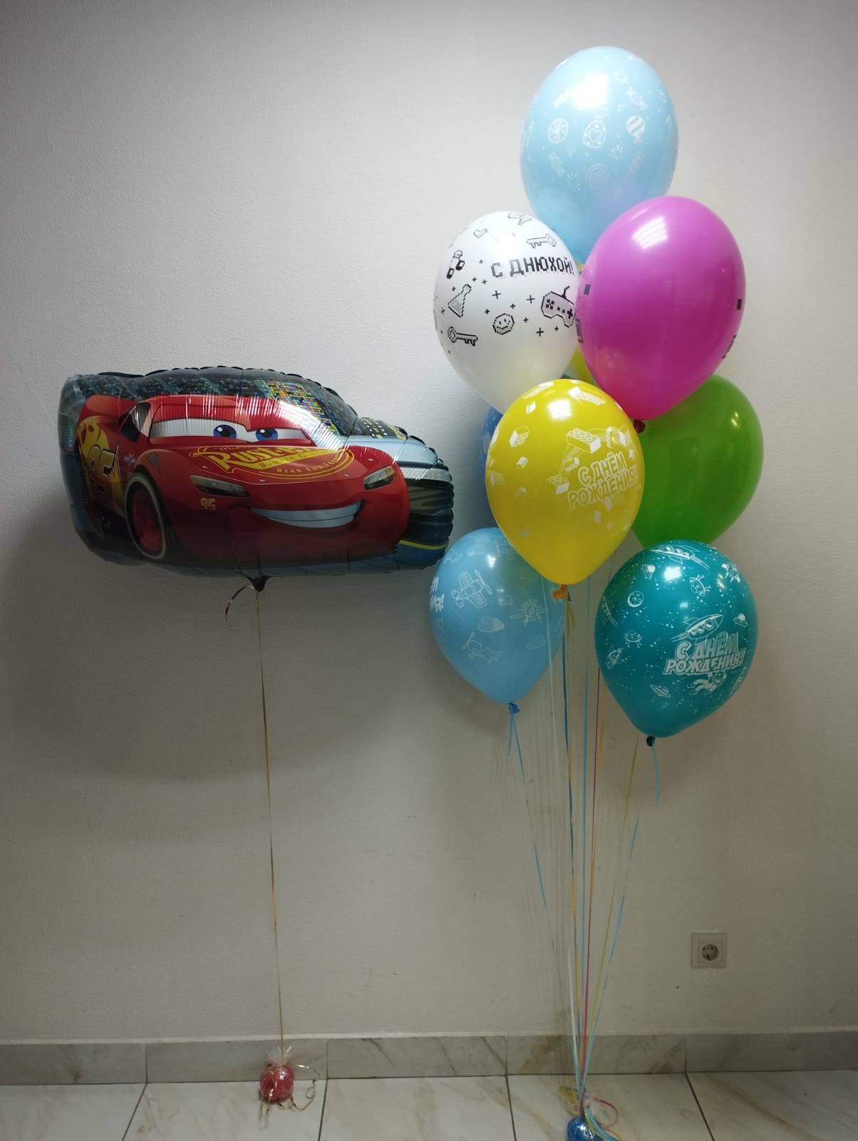 Машинка шар и букет из шаров