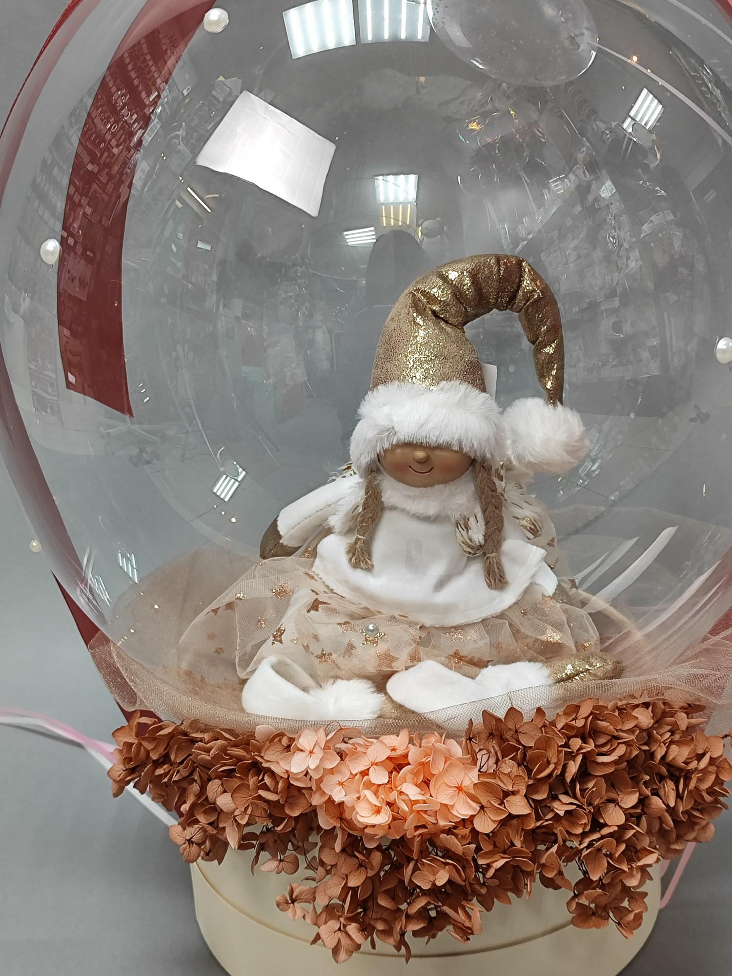 Новогодний бокс в круглой коробке и стеклянным шаром