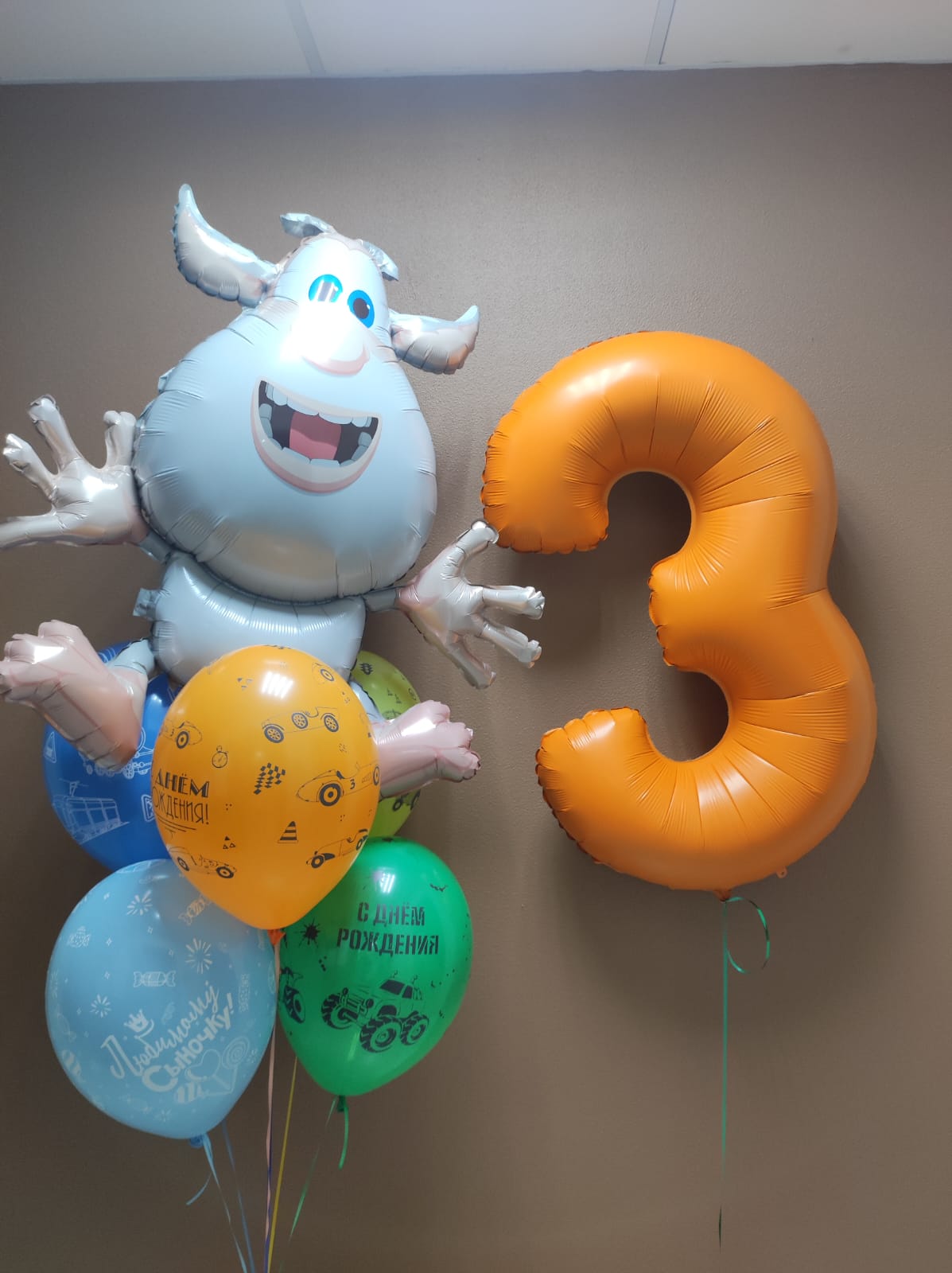 Букет шаров с фигуркой
