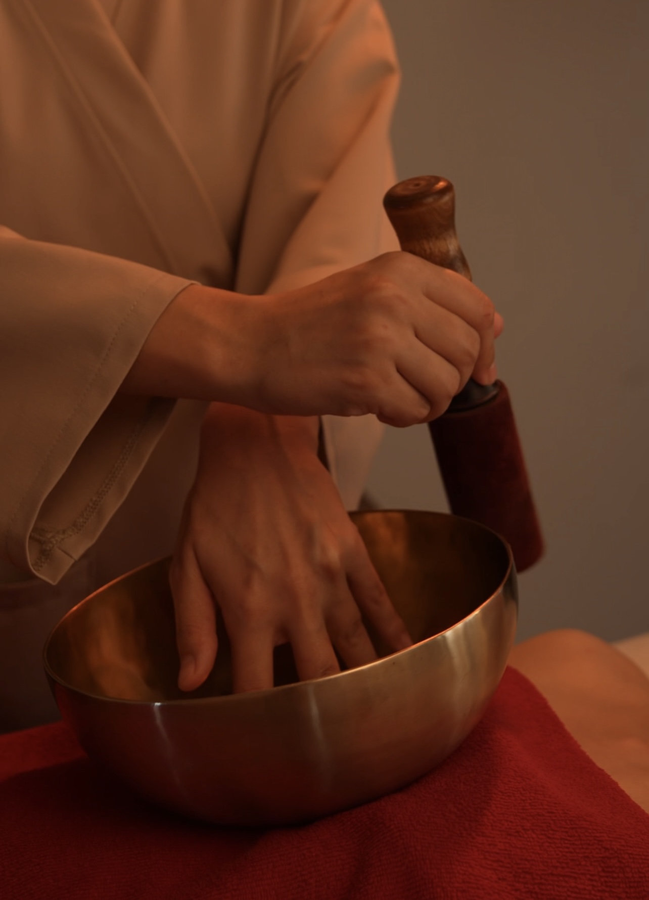 Виброакустический массаж поющими чашами