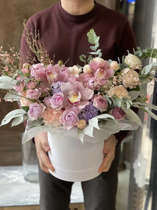 Композиция в коробке с розами №054