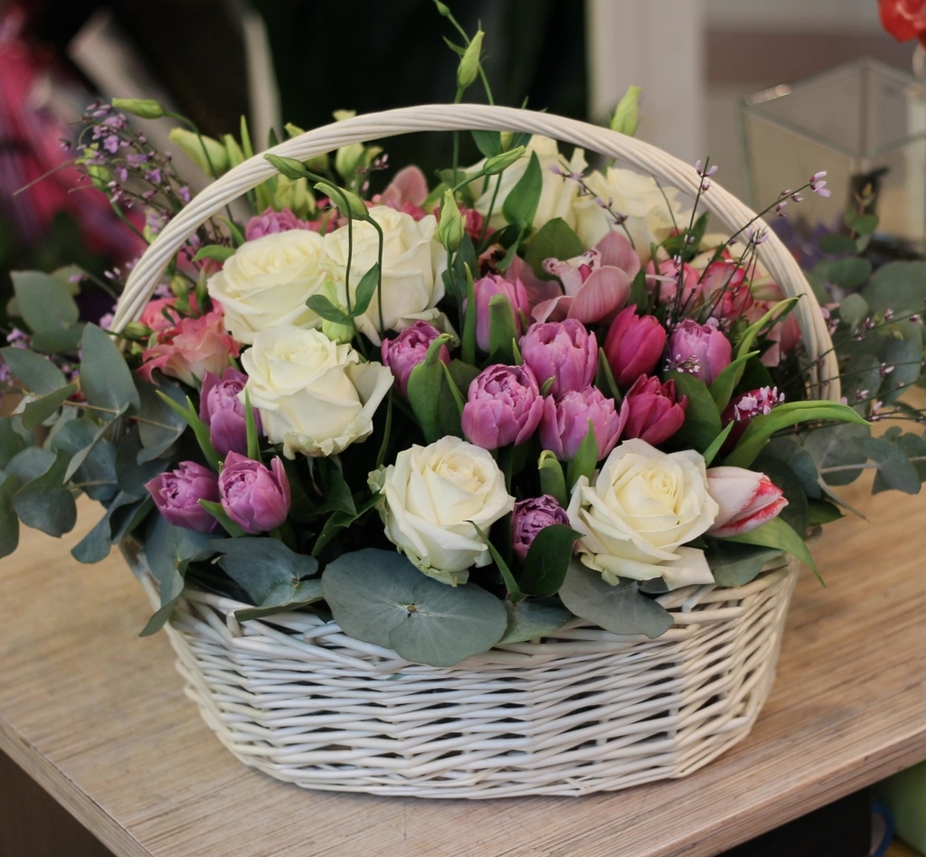 Корзина с тюльпанами №62