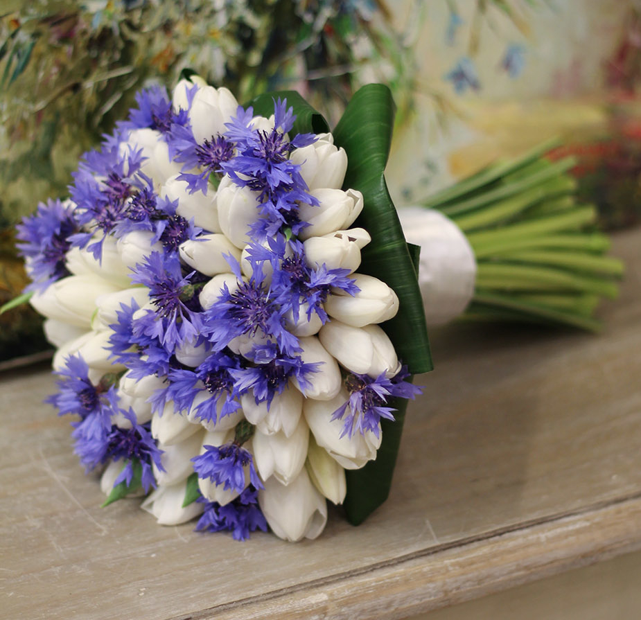 Свадебный букет из белых тюльпанов