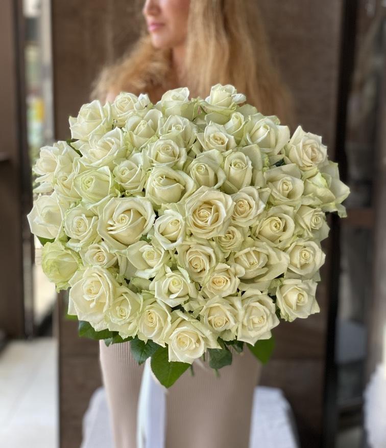 Белые розы 43 шт №148