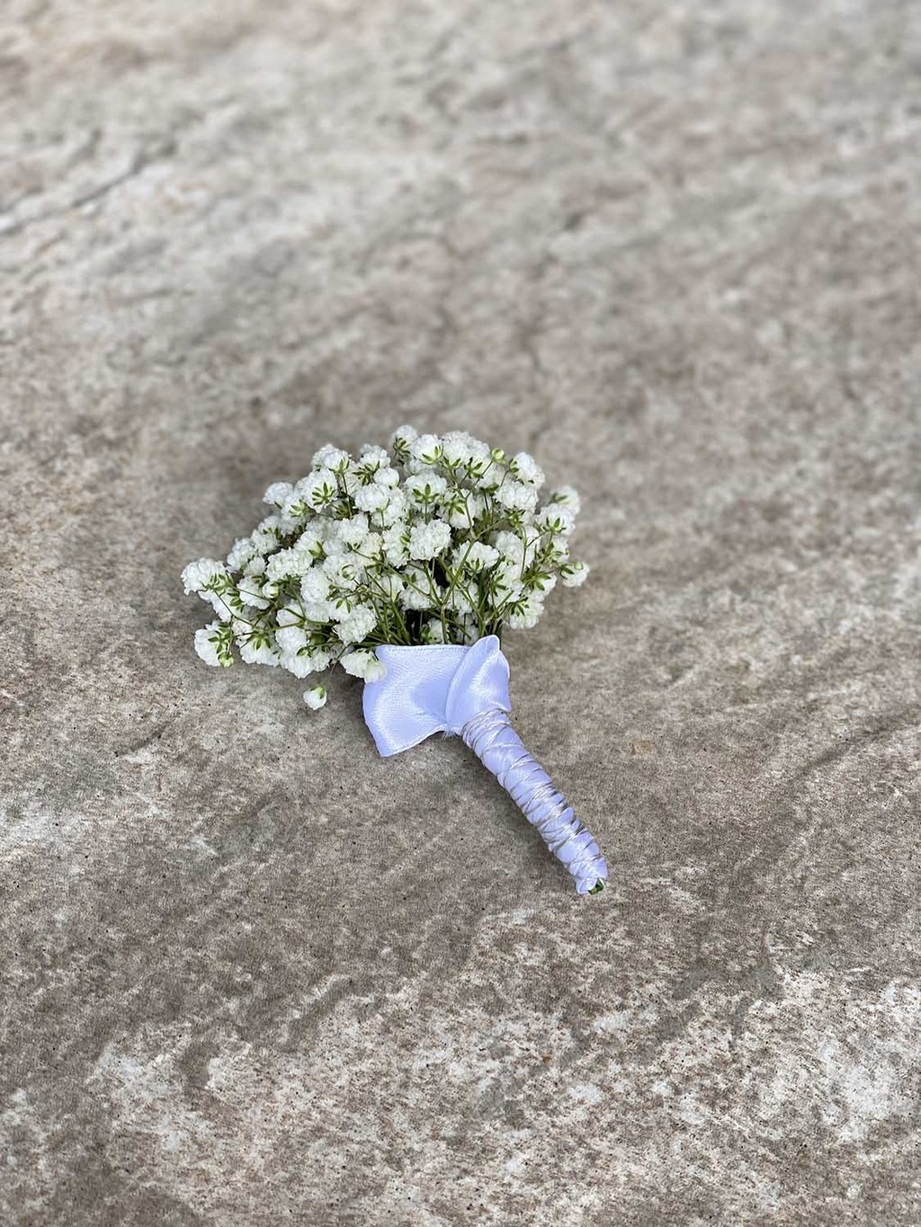 бутоньерка из гипсофилы
