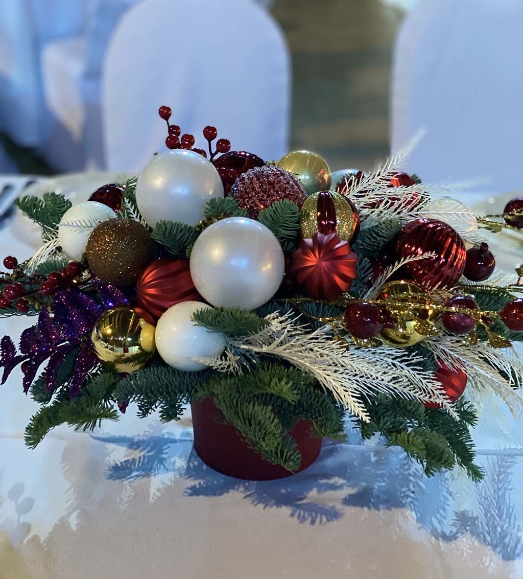 Композиция новогодняя из живой ели "Симфония" (Арт.283)