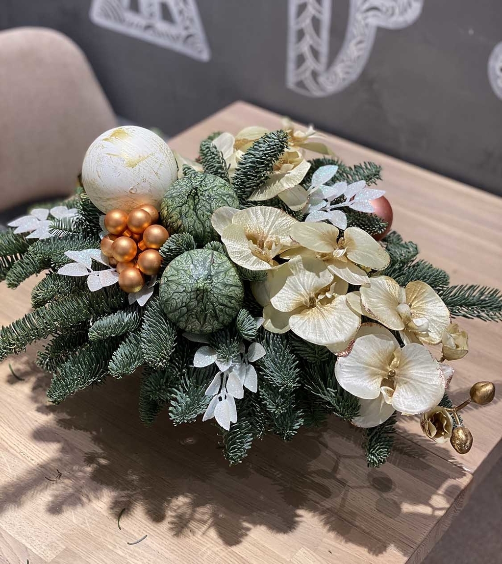 Новогодняя композиция с орхидеей и шариками (Арт.314)