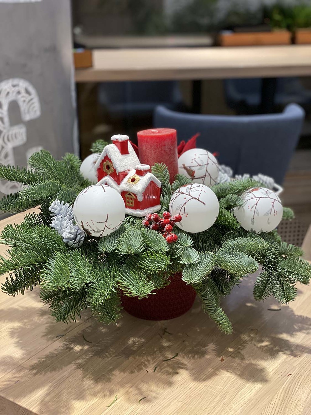 Композиция для новогоднего оформления с красной свечой (Арт.318)