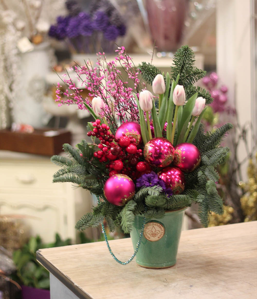 Новогодняя композиция с тюльпанами