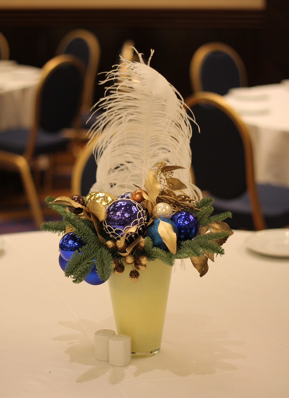 стильная композиция с пером