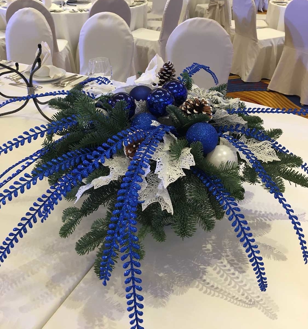 новогодняя композиция с синим декором