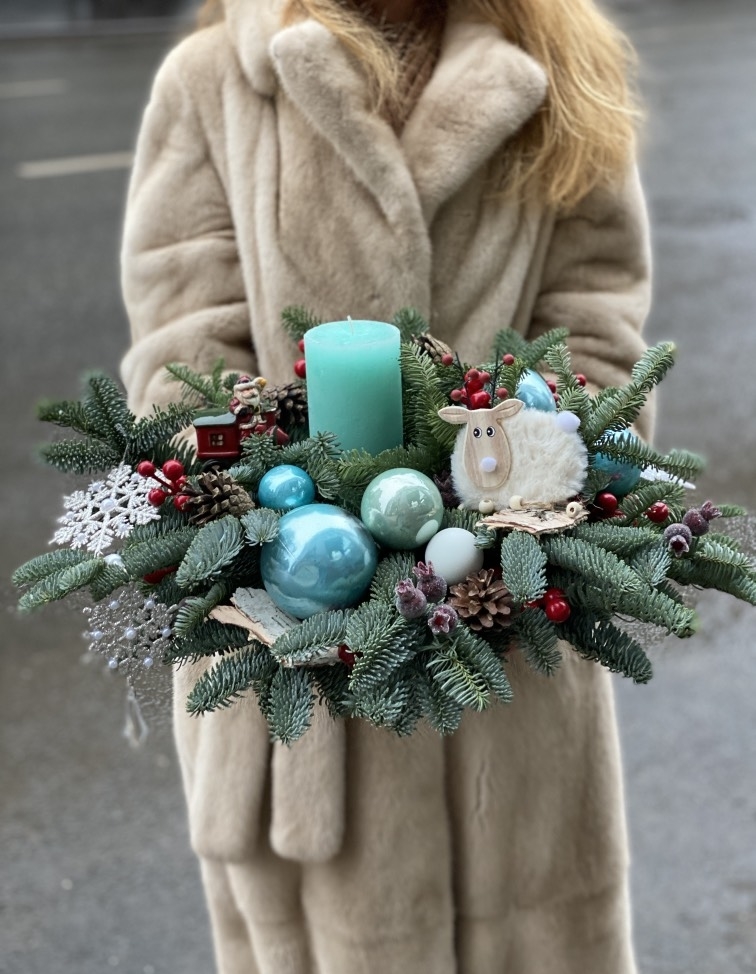 Со свечой небесно-голубой №514