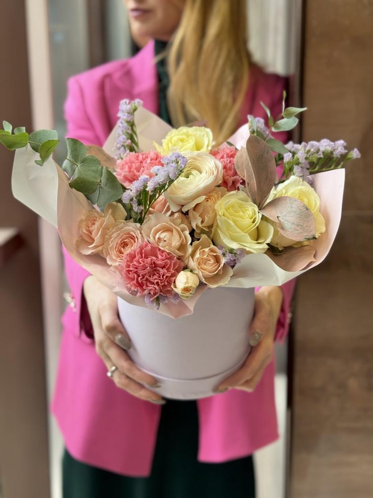 Цветы в шляпной коробке №588