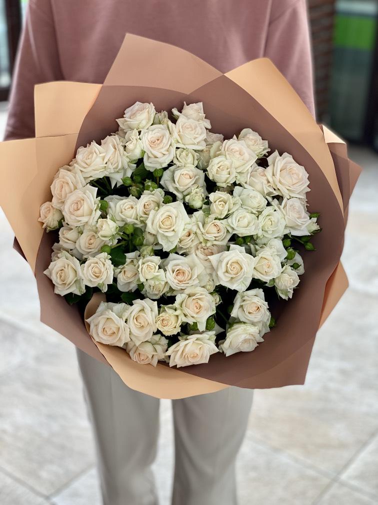 Белые кустовые розы Ангелина №617