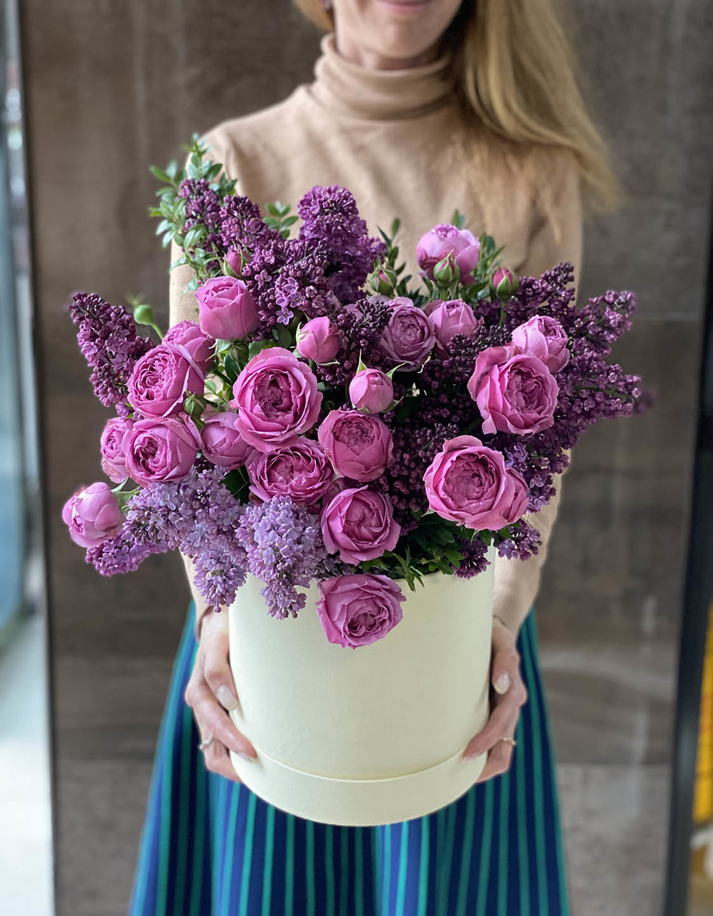 Сирень с кустовой розой №619