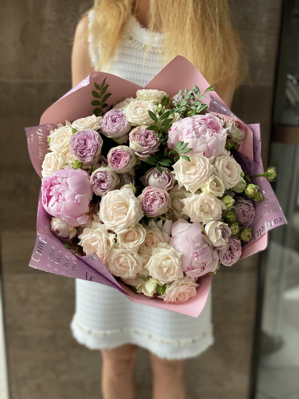 Пионы и пионовидная роза №641