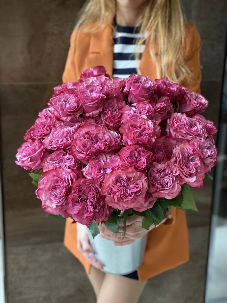 Пионовидные розы 45 шт №682