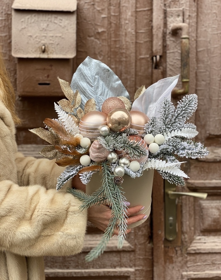 Искусственная новогодняя композиция №687