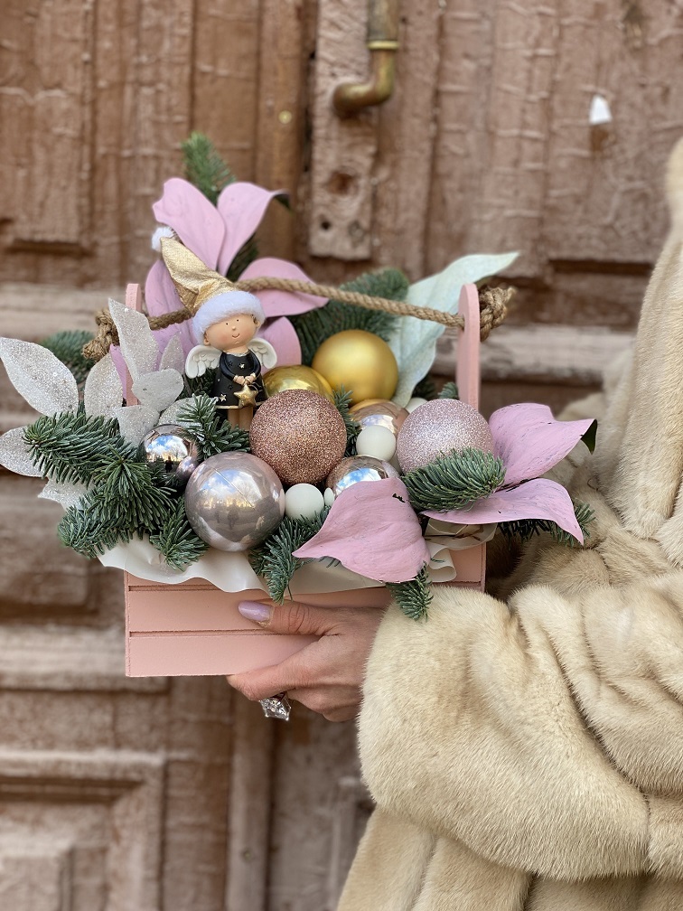 Ящик розовый с Девочкой №692