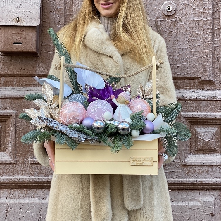 Новогодний ящик с девочкой №694