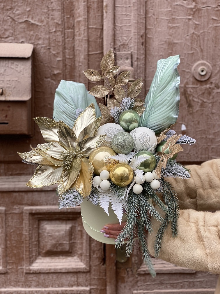 Бело-зеленое золото №699