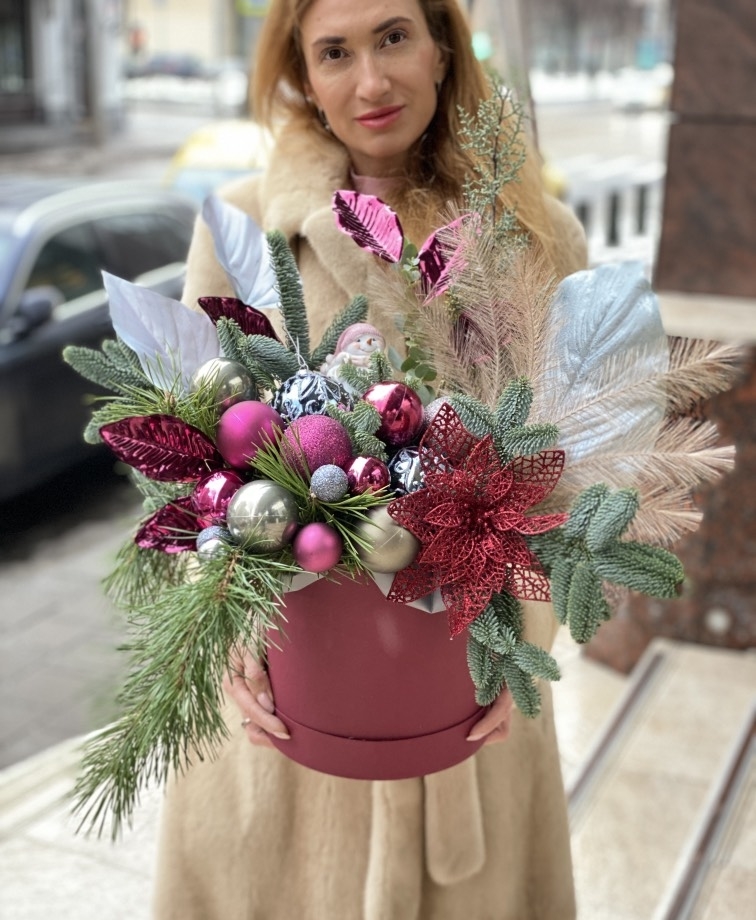 Малиновая шляпная коробка с сосной №721