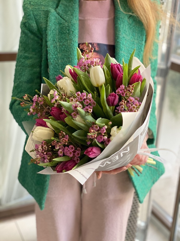 Тюльпаны микс с ваксфлауэром №764