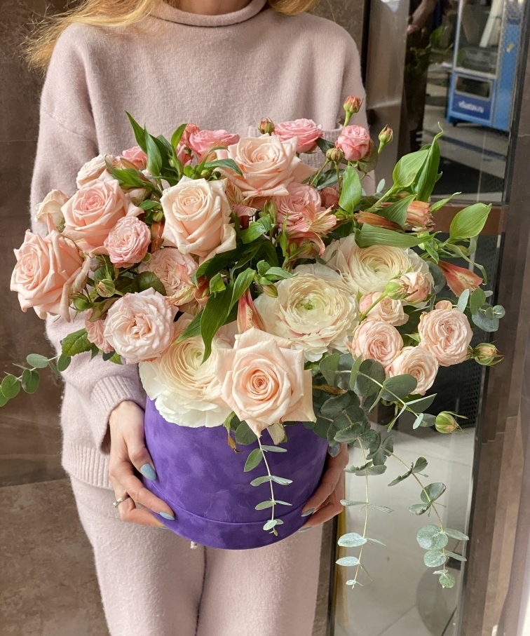 Ранункулюсы в коробке №780